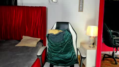 dominyck_ online show from May 31, 2026, 3:36 am