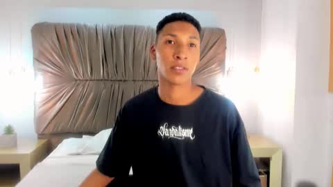 Domminick18 online show from October 17, 2025, 7:38 pm