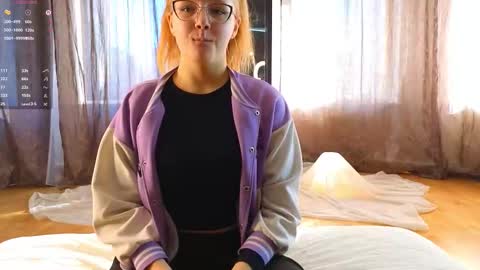 Snapshot of domoniqueepperley chatting on October 20, 2025, 9:10 am Macy online show from October 20, 2025, 9:10 am