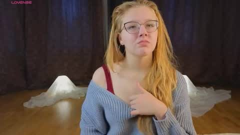 Snapshot of domoniqueepperley chatting on October 28, 2025, 3:10 am Macy online show from October 28, 2025, 3:10 am