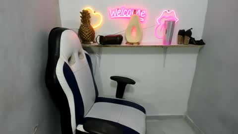 dona_tella online show from July 16, 2026, 11:38 am