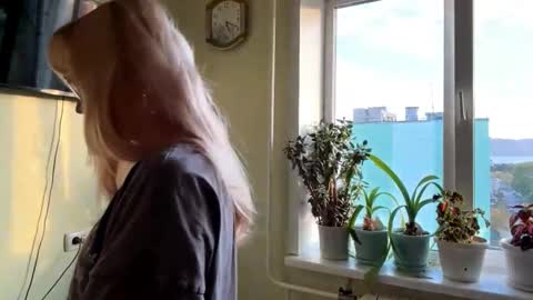 Snapshot of donettastrowbridge chatting on October 10, 2025, 1:10 pm Karolina online show from October 10, 2025, 1:10 pm