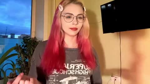 Snapshot of donettastrowbridge chatting on October 14, 2025, 2:07 pm Karolina online show from October 14, 2025, 2:07 pm