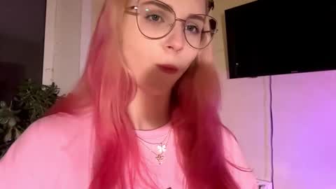 Snapshot of donettastrowbridge chatting on October 15, 2025, 2:39 pm Karolina online show from October 15, 2025, 2:39 pm