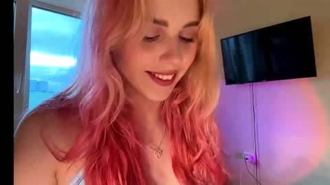 Snapshot of donettastrowbridge chatting on October 23, 2025, 1:21 pm Karolina online show from October 23, 2025, 1:21 pm