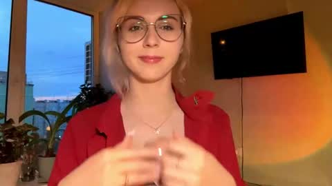 Snapshot of donettastrowbridge chatting on October 30, 2025, 1:23 pm Karolina online show from October 30, 2025, 1:23 pm