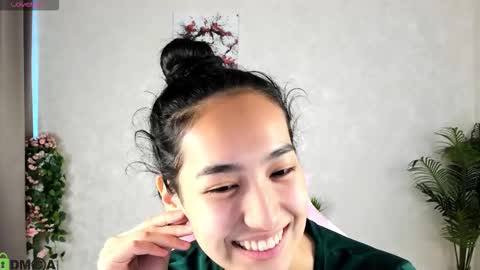 Aura online show from September 26, 2025, 3:54 am