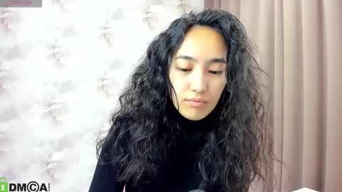 Aura online show from October 2, 2025, 3:02 am