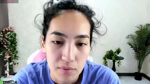 Aura online show from October 21, 2025, 2:01 am