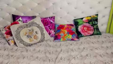 DonnaGriffin online show from November 5, 2025, 8:31 pm