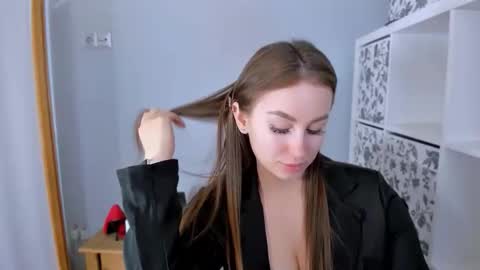 DonnaSensual online show from December 3, 2025, 6:28 pm