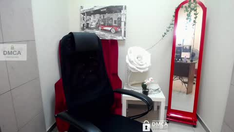 Snapshot of donnasia chatting on June 1, 2026, 10:39 am Sia online show from June 1, 2026, 10:39 am