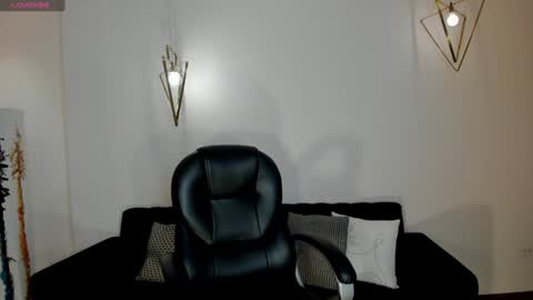  Donna Stonne  online show from January 8, 2025, 7:13 pm