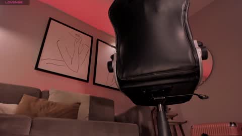  Donna Stonne  online show from February 7, 2025, 10:09 pm