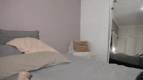 Iara online show from February 24, 2025, 11:09 pm