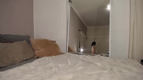 Iara online show from March 3, 2025, 10:52 pm