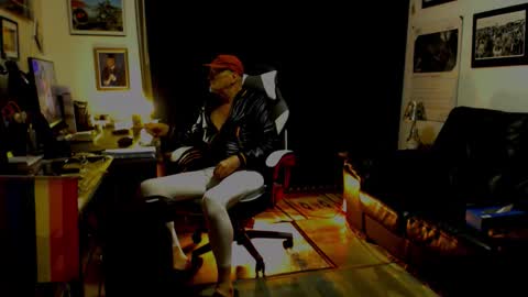 Snapshot of dopeleaf2 chatting on September 28, 2025, 10:26 pm dopeleaf2 online show from September 28, 2025, 10:26 pm