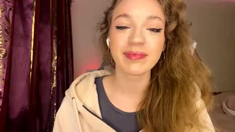 Snapshot of dorenenealey chatting on November 22, 2025, 3:33 pm Alisa online show from November 22, 2025, 3:33 pm