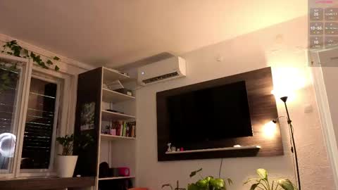 Snapshot of dorfmatratze_ chatting on June 9, 2026, 5:35 pm Alice online show from June 9, 2026, 5:35 pm