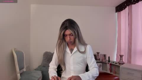 Nicolle online show from March 3, 2025, 1:42 pm