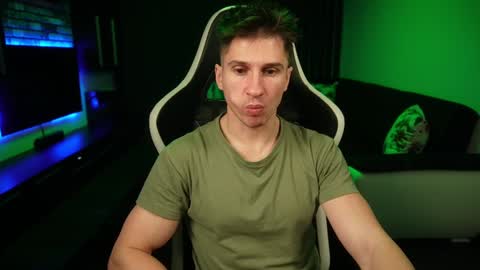 Dorian Reyes online show from January 1, 2025, 10:56 pm