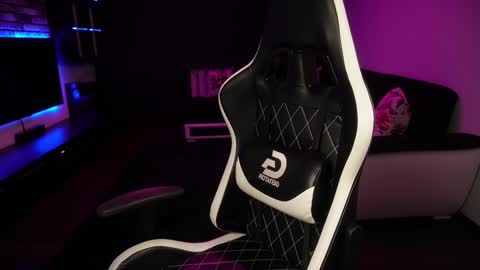 Dorian Reyes online show from January 4, 2025, 12:37 am