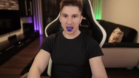 Dorian Reyes online show from February 17, 2025, 10:36 pm