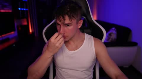 Dorian Reyes online show from October 12, 2025, 12:20 am