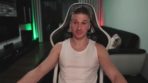 Dorian Reyes online show from November 2, 2025, 2:03 am