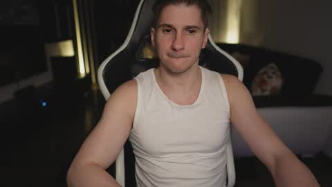 Dorian Reyes online show from April 18, 2026, 12:03 am