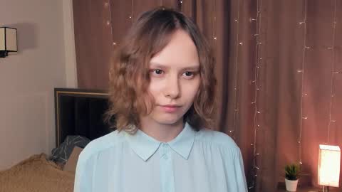 Violet online show from November 7, 2025, 7:14 pm