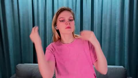 Snapshot of doriscortez chatting on February 12, 2026, 9:54 pm Emma online show from February 12, 2026, 9:54 pm