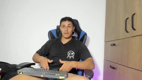 dorman_boy online show from January 7, 2026, 3:53 am