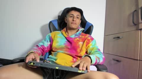 dorman_boy online show from February 4, 2026, 1:44 am