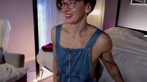 Snapshot of dorothy_meyer chatting on October 14, 2025, 8:53 pm Dorothy Next stream on Monday at 3am-9am online show from October 14, 2025, 8:53 pm