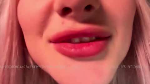 Lana  Eva  dont forget to give us a thumb up online show from September 20, 2025, 8:21 pm