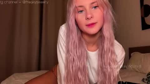 Lana  Eva  dont forget to give us a thumb up online show from September 28, 2025, 5:29 pm