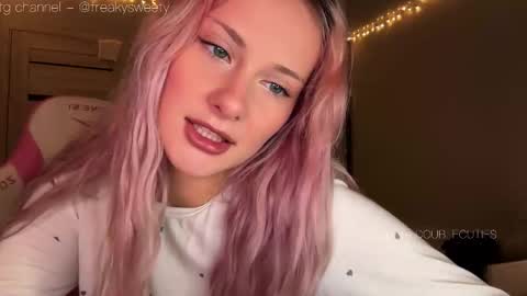 Lana  Eva  dont forget to give us a thumb up online show from November 3, 2025, 1:34 pm