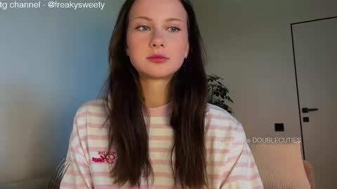 Snapshot of doublecuties chatting on June 9, 2026, 4:02 am Lana Eva dont forget to give us a thumb up online show from June 9, 2026, 4:02 am
