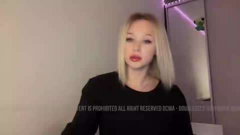 MOLLYYYY dont forget to give me a thumb up online show from December 8, 2024, 2:49 am