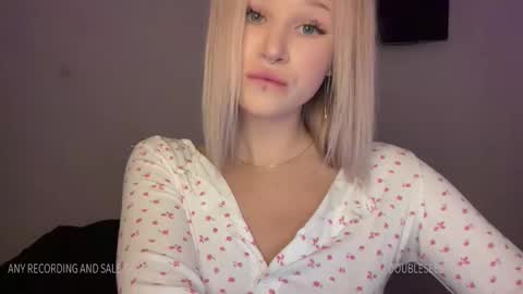 Snapshot of doublesees chatting on January 19, 2025, 7:04 pm MOLLYYYY dont forget to give me a thumb up online show from January 19, 2025, 7:04 pm