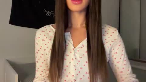 Snapshot of doublesees chatting on September 23, 2025, 2:58 am MOLLYYYY dont forget to give me a thumb up online show from September 23, 2025, 2:58 am