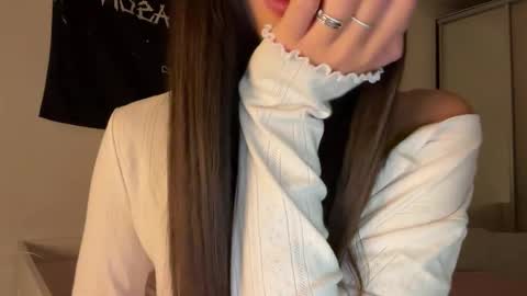 Snapshot of doublesees chatting on September 25, 2025, 10:13 pm MOLLYYYY dont forget to give me a thumb up online show from September 25, 2025, 10:13 pm