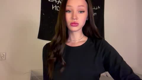 Snapshot of doublesees chatting on October 17, 2025, 1:03 pm MOLLYYYY dont forget to give me a thumb up online show from October 17, 2025, 1:03 pm