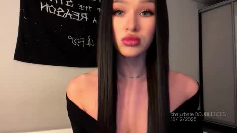 Snapshot of doublesees chatting on December 18, 2025, 8:53 am MOLLYYYY dont forget to give me a thumb up online show from December 18, 2025, 8:53 am