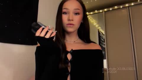 MOLLYYYY dont forget to give me a thumb up online show from March 27, 2026, 11:21 am