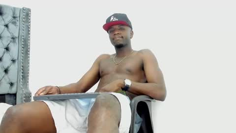 DOUGLAS online show from October 8, 2025, 2:14 pm