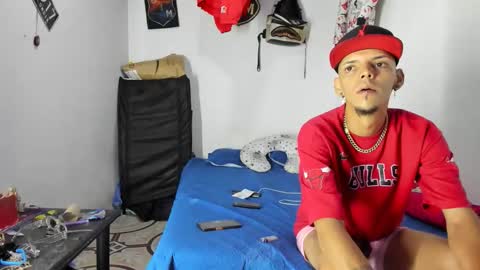 Snapshot of douglas_gallegos chatting on February 13, 2026, 9:33 pm douglas_gallegos online show from February 13, 2026, 9:33 pm