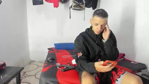 Snapshot of douglas_gallegos chatting on April 1, 2026, 5:52 am douglas_gallegos online show from April 1, 2026, 5:52 am