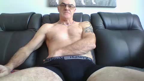 doum1122 online show from March 2, 2025, 6:40 pm